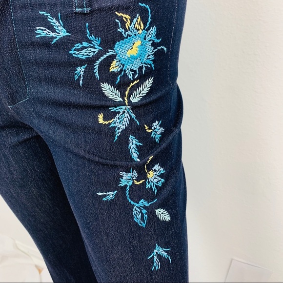 Vertigo Paris Denim - Vertigo Paris / Embroider Floral Bell Bottom Jean